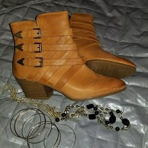 Enzo Angiolini Misoa Leather ankle boots